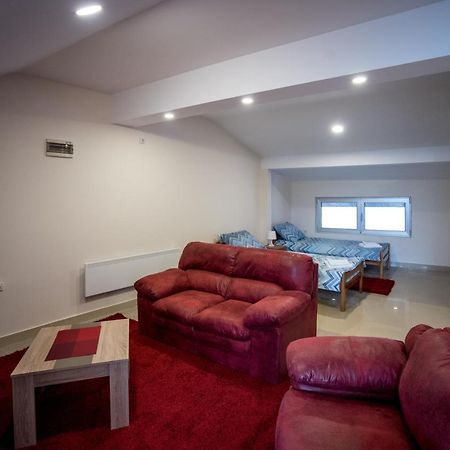 City Center Apartments Pirot Ngoại thất bức ảnh