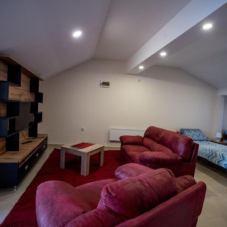 City Center Apartments Pirot Ngoại thất bức ảnh