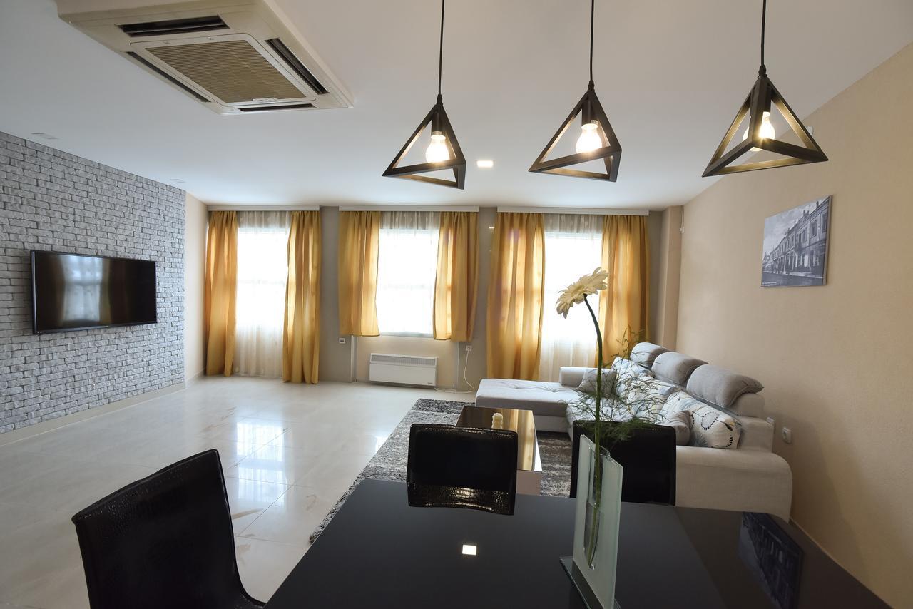 City Center Apartments Pirot Ngoại thất bức ảnh
