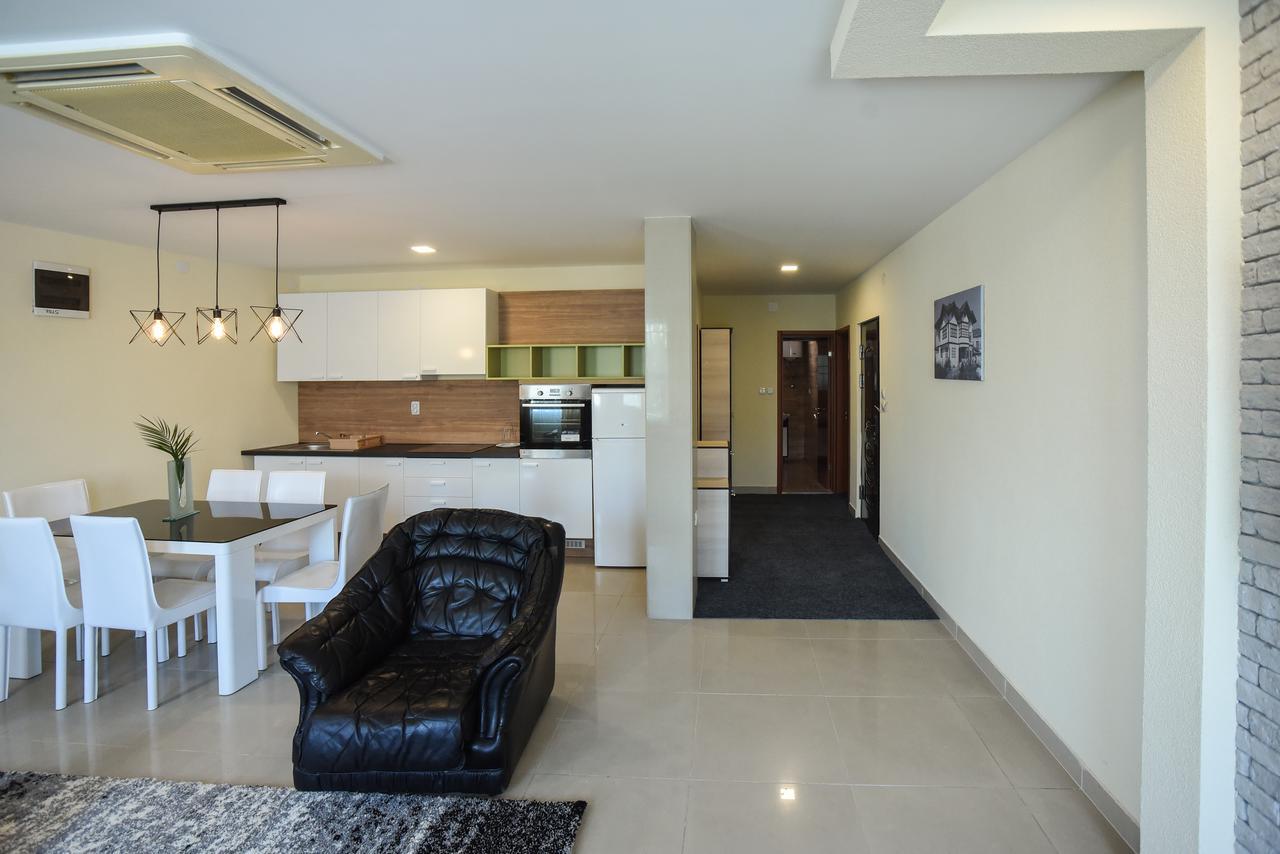 City Center Apartments Pirot Ngoại thất bức ảnh