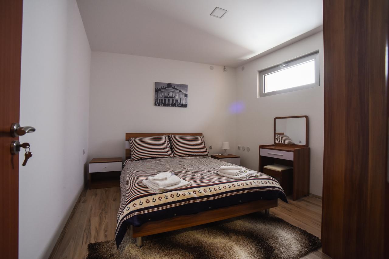 City Center Apartments Pirot Ngoại thất bức ảnh