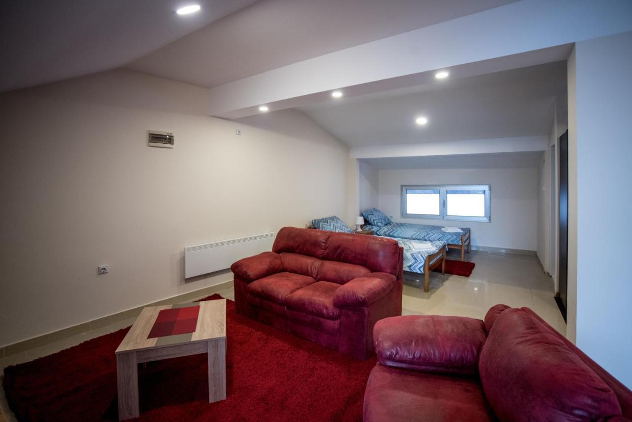 City Center Apartments Pirot Ngoại thất bức ảnh